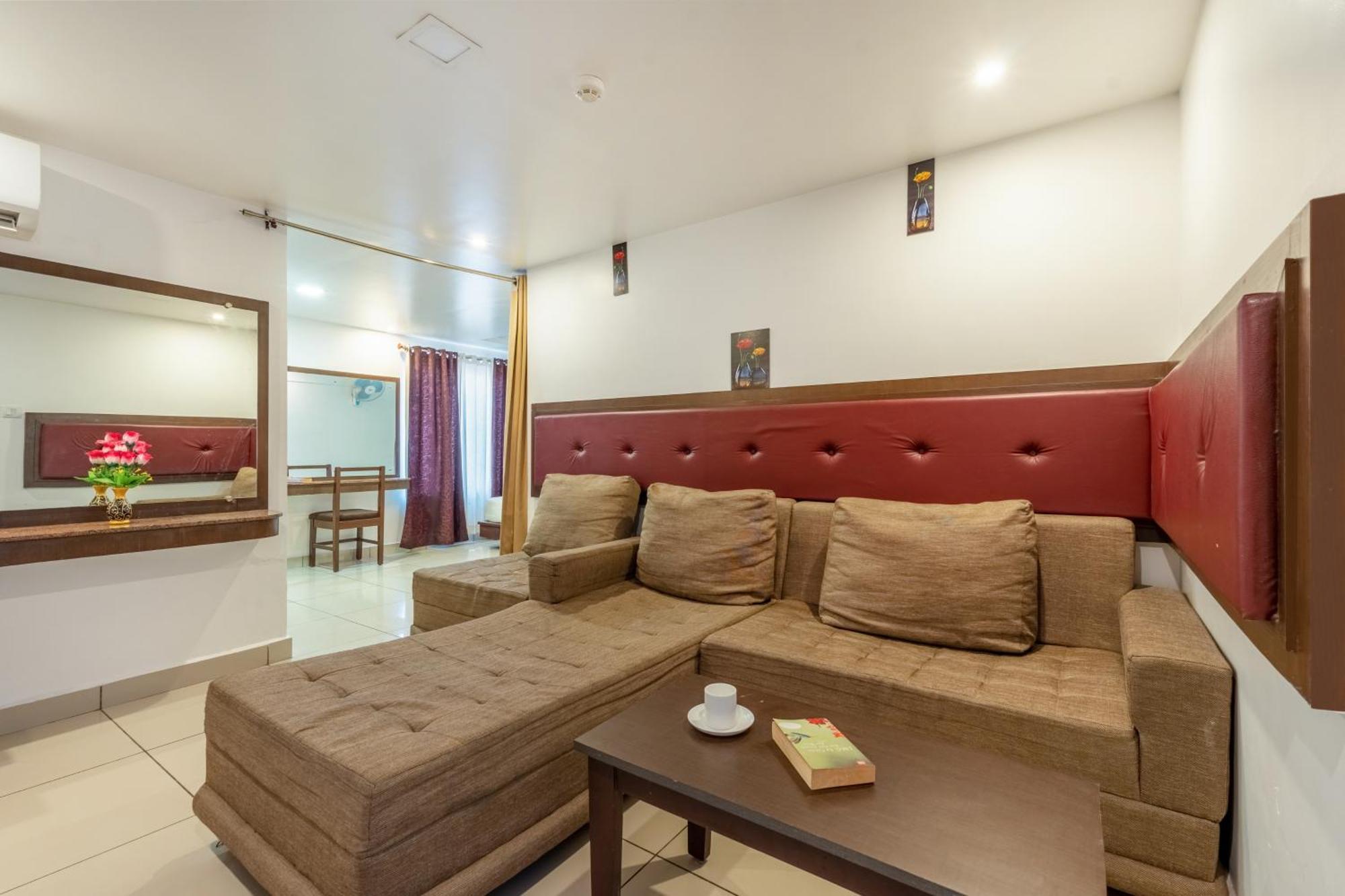 Treebo South Avenue, 700 Mts From Promenade Beach 퐁디셰리 외부 사진